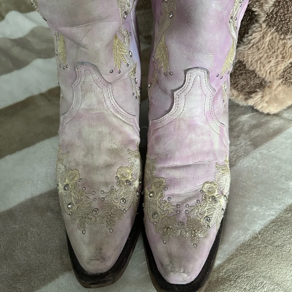 Corral Lavender Embroidered Snipped Toe Cowboy Boots - Picture 3 of 6